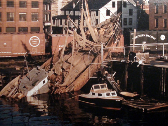 Shipwreck - Hurricane Carol 1954 - www.WhalingCity.net